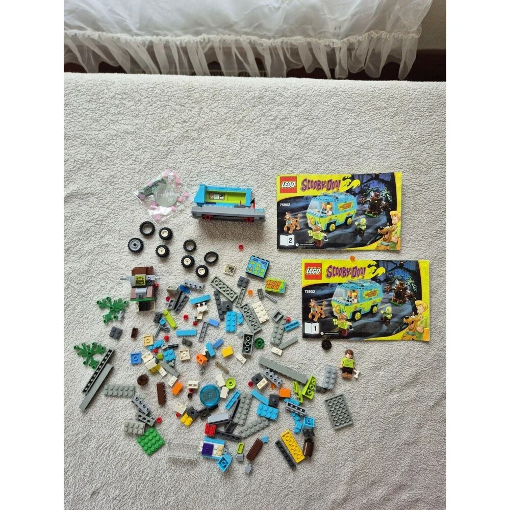 LEGO Scooby-Doo 75902 The Mystery Machine Incomplete Parts Lot w/ Instructions